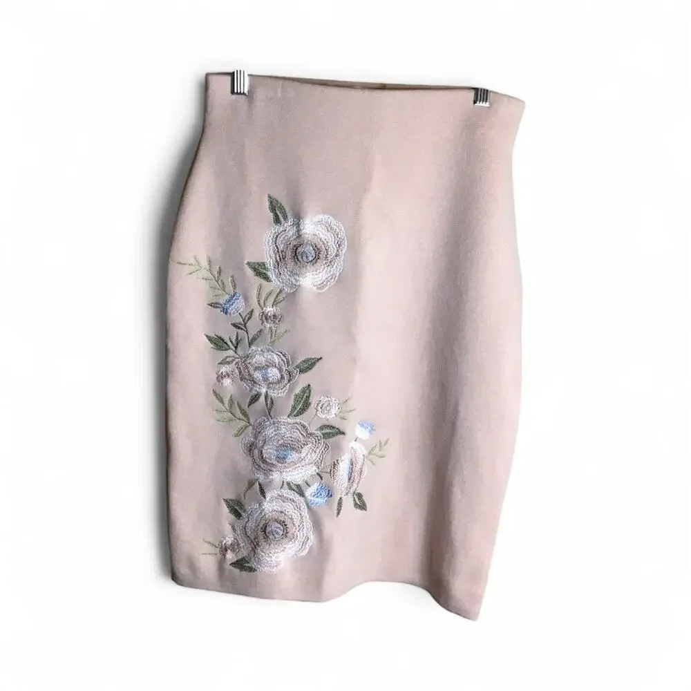 Calvin Klein Knit Pencil Skirt Floral Embroidery Detail Pink Sz. Small